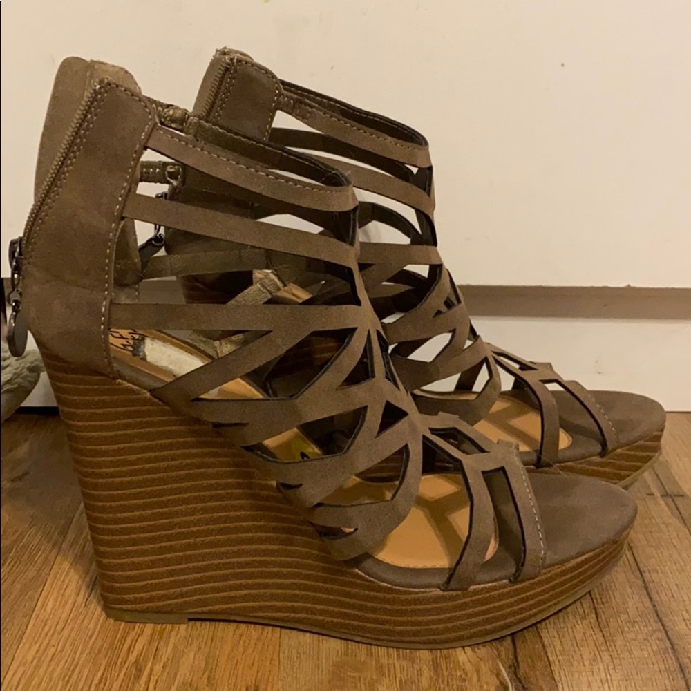 Daisy Fuentes Wedges